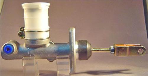 TINKR CLUTCH MASTER CYLINDER NISSAN 140J 160J 180M 5/8